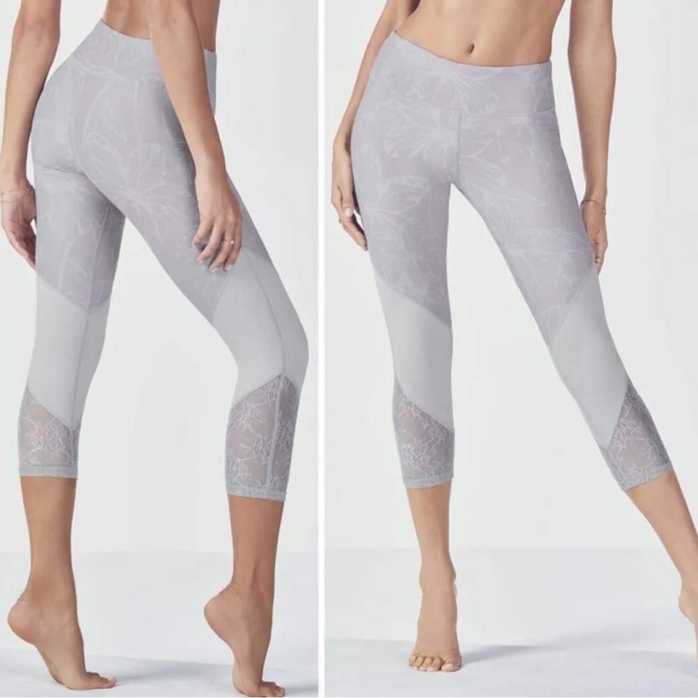 Fabletics Brogan Powerhold Leggings – Gray Floral Lace Panel Capri – Size M